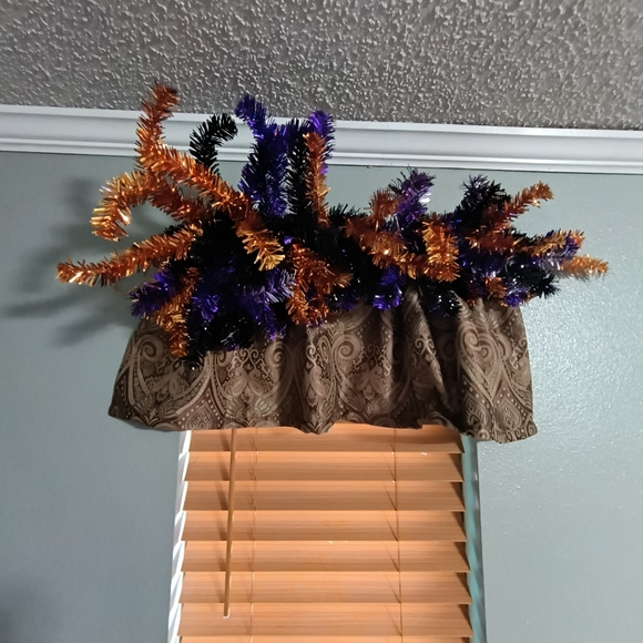 Halloween Swag, 32" Base with gold hanger - Picture 4 of 8